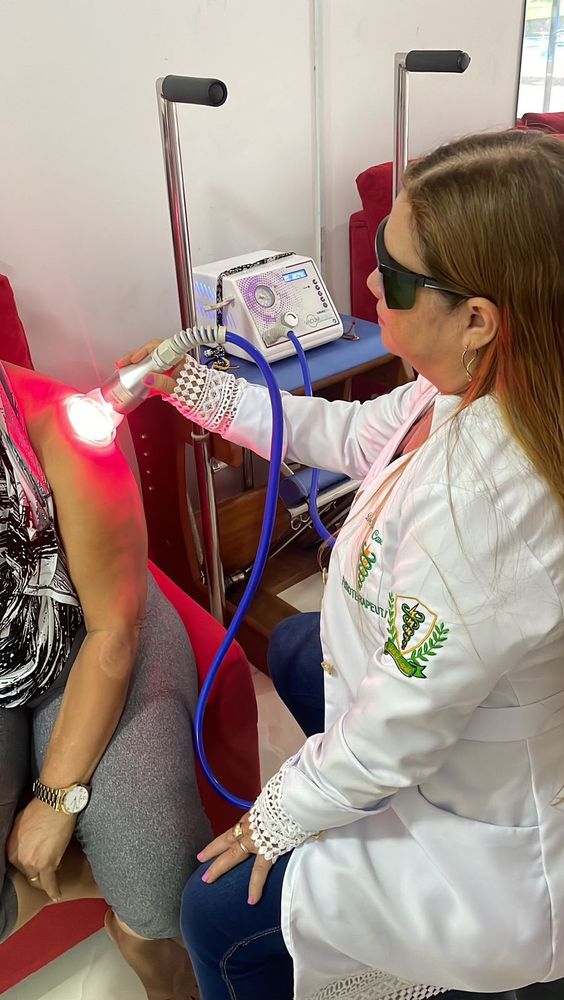 Laserterapia para alívio de dores no ombro na Fisio Pilates, São Luís