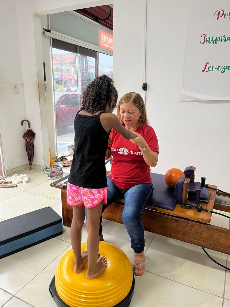 Correção postural com apoio de equilíbrio no estúdio Lótus, São Luís